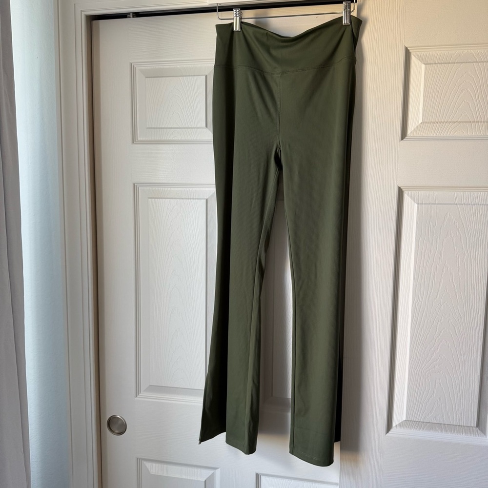 Lou & Grey Sage Green Leggings